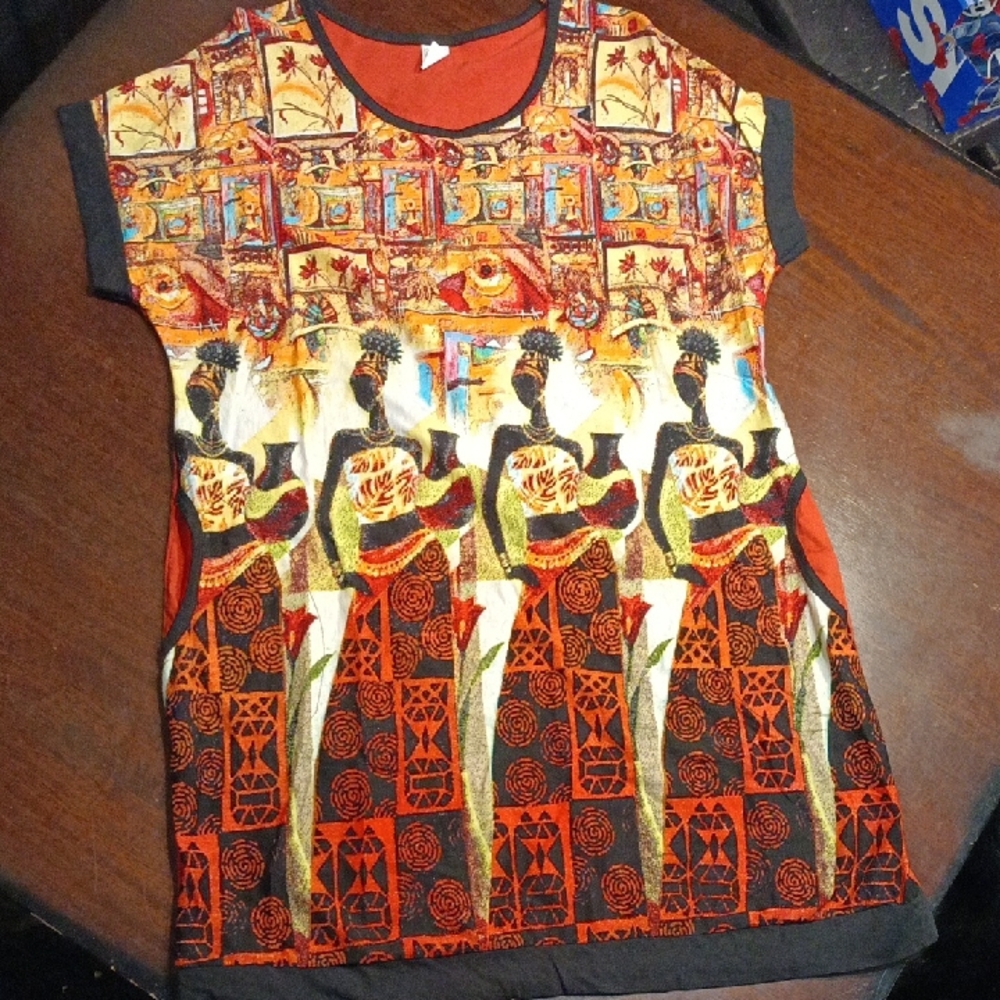 Printed Short-Sleeve Women’s Tunic Top in Multicolor
